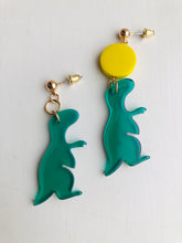 Indlæs billede til gallerivisning Dinosaurus med bold