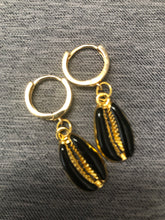 Indlæs billede til gallerivisning Hoops med metalliske muslingeskaller