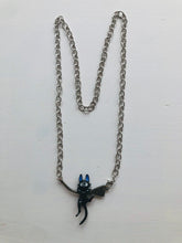 Indlæs billede til gallerivisning Kat på kosten