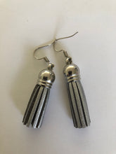 Indlæs billede til gallerivisning Små kvast øreringe